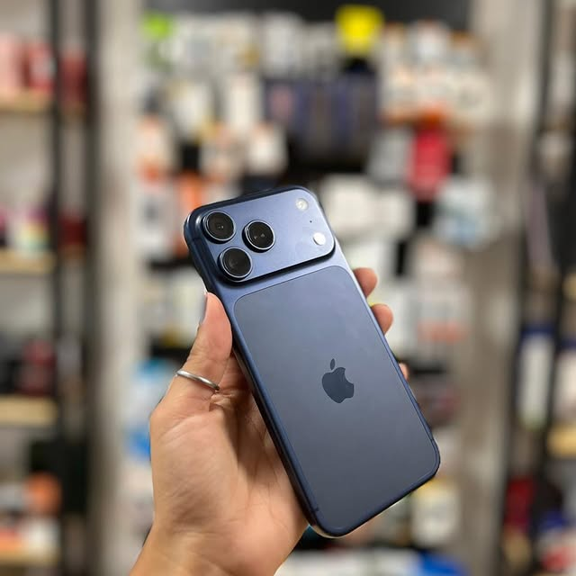 iPhone azul titânio